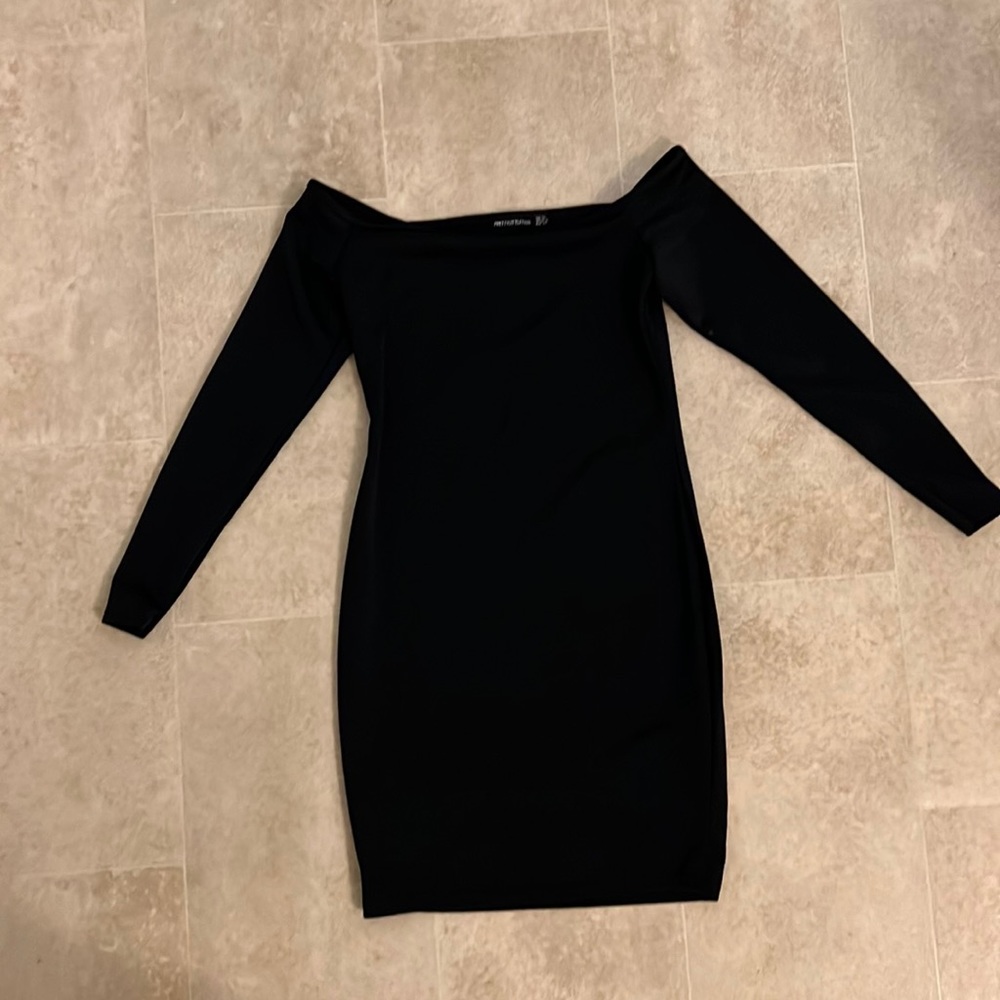 Pretty Little thing, little black dress! Size 6